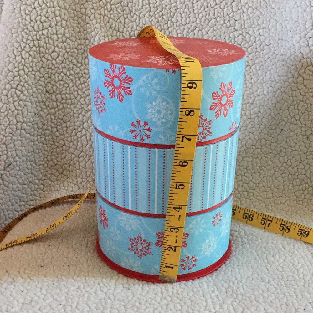 10 / $10 Tower of 3 boxes with snowflake design - Picture 2 of 7